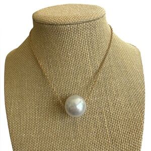 Elegant Gold and White Pearl Necklace